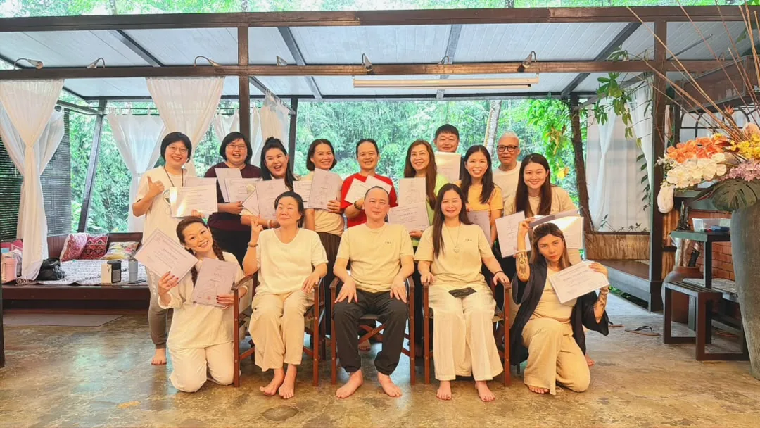 白龙真气 x 脊柱真气闭关营合影 White Dragon x Qi Spinal retreat group photo